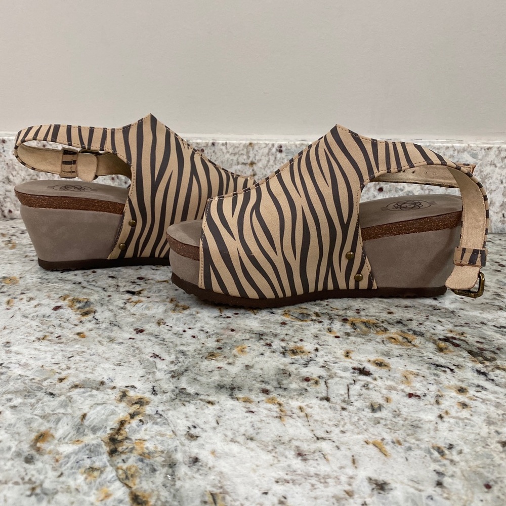 Hocus Pocus Sz 8 1/2M sandal